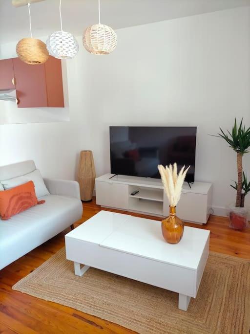 "Le Boheme", Logement Cosy, Au Calme Vertrieu エクステリア 写真